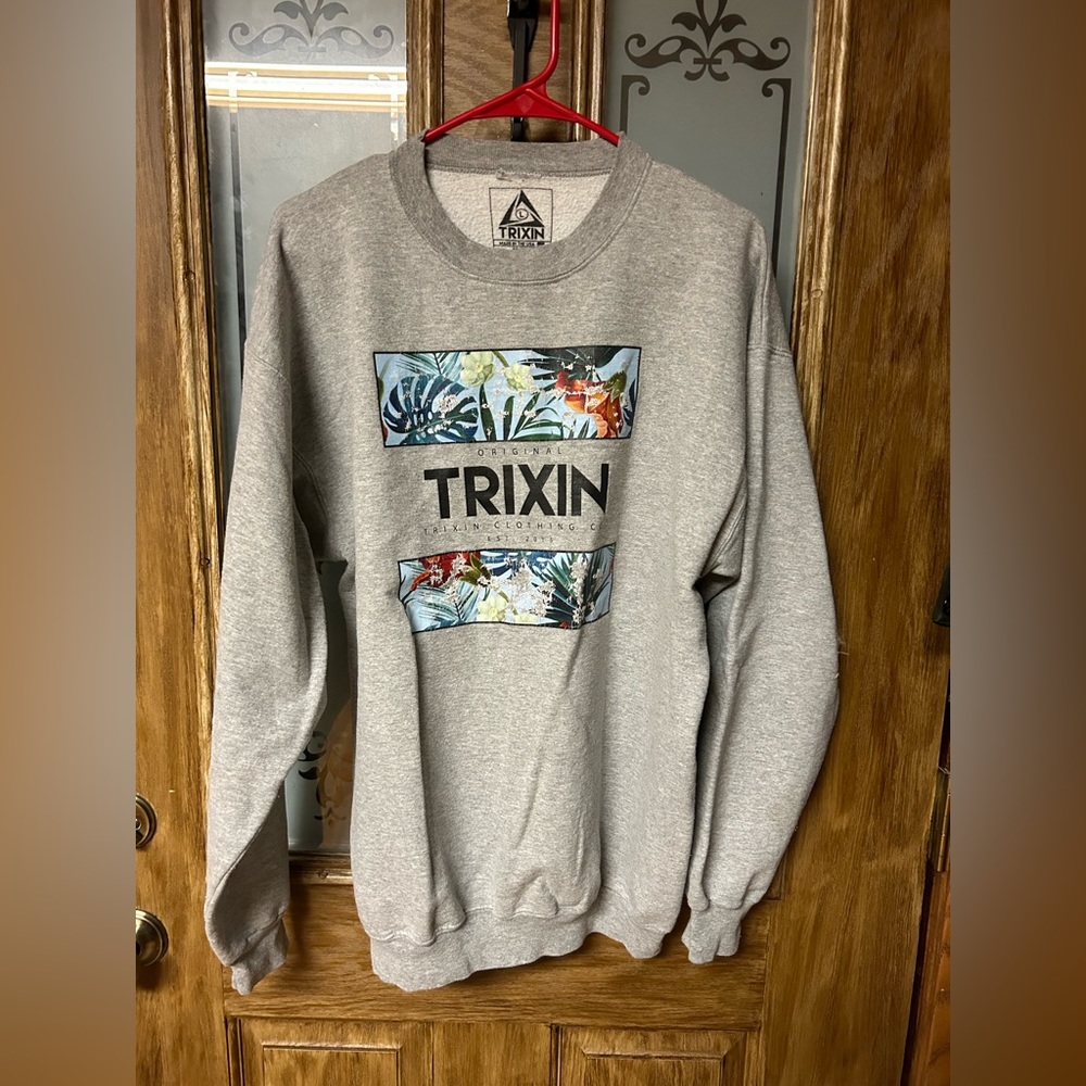 TRIXIN sweatshirt - FLORAL, CREW NECK, YOUTUBE BRAND Size Large.